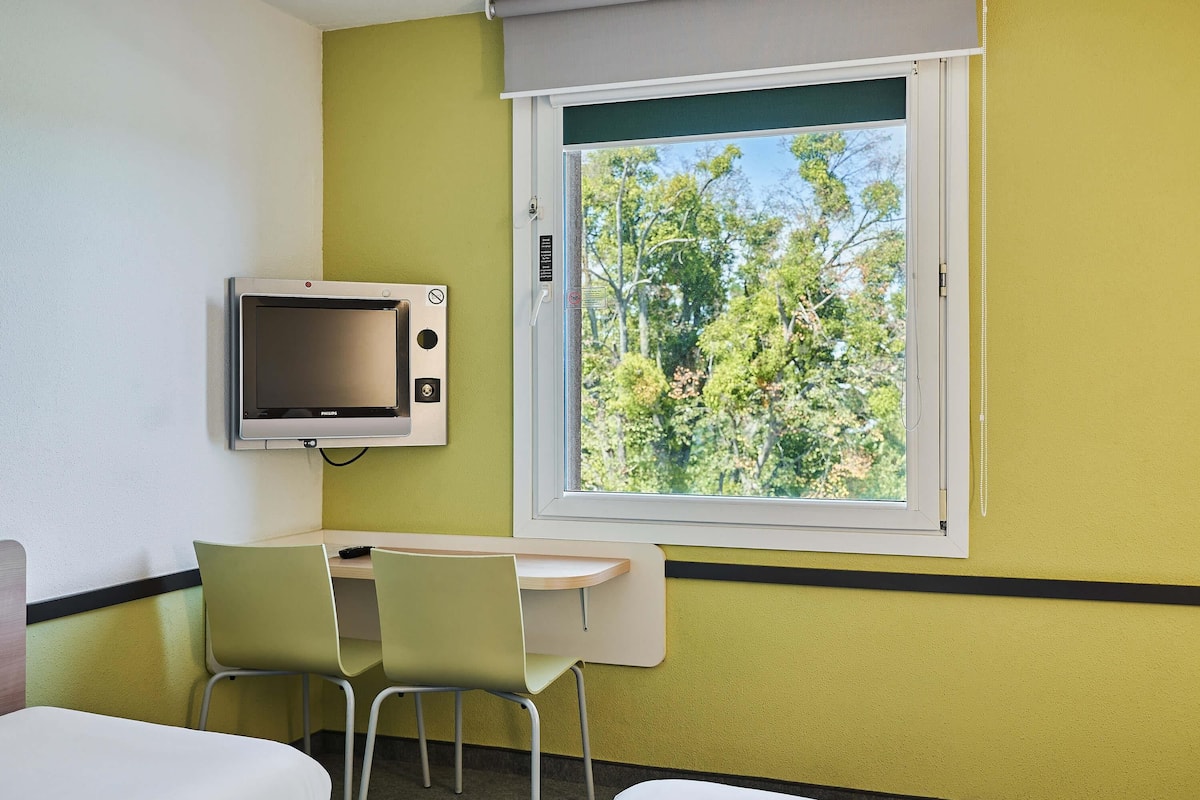 Standard Room, Multiple Beds | Desk, blackout drapes, iron/ironing board, free cribs/infant beds