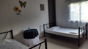 Iron/ironing board, free WiFi, bed sheets, wheelchair access - Hostel Sagú (La Fortuna)