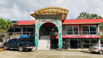 Entrada al alojamiento