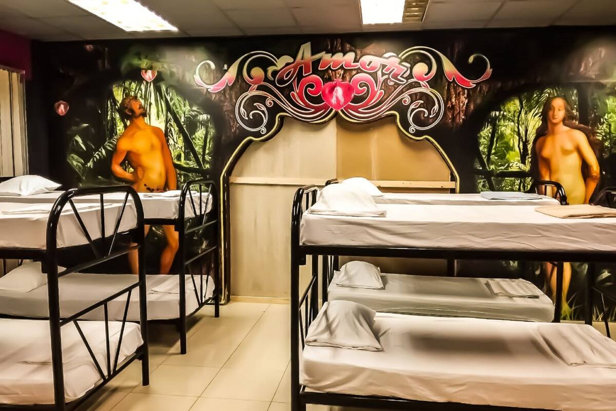 Iron/ironing board, free WiFi, bed sheets, wheelchair access