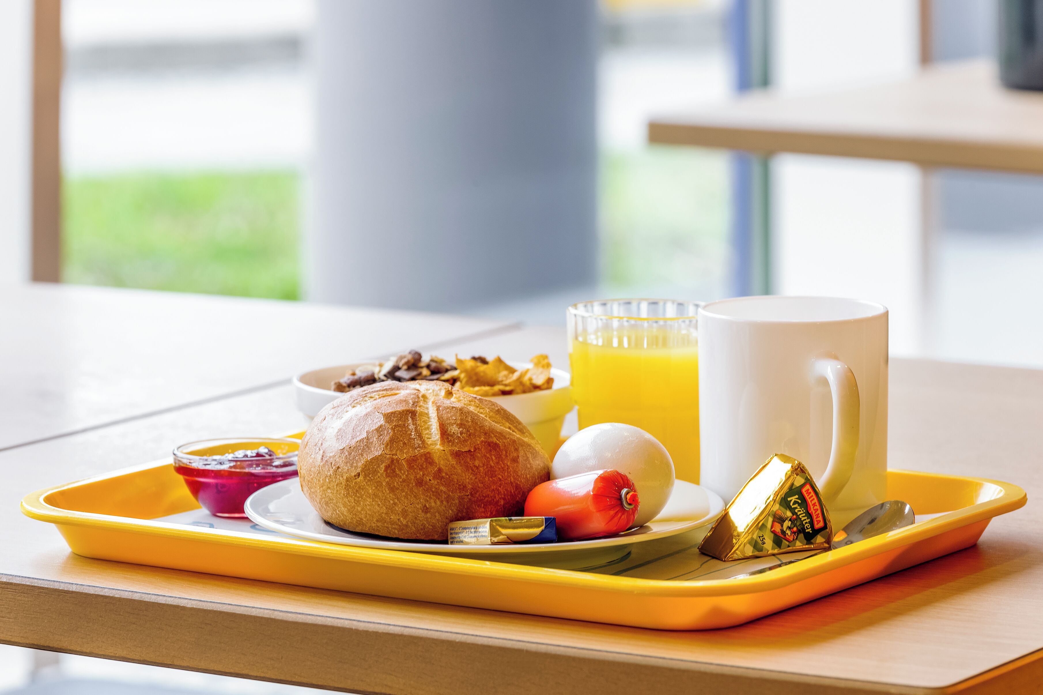 فطور أوروبي يوميًا بتكلفة قدرها (8.50 EUR للشخص)