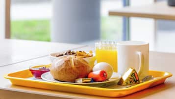 Desayuno continental diario (EUR 8.50 por persona)