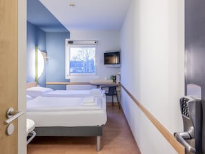 Habitación con 2 camas individuales | 1 dormitorio y wifi gratis