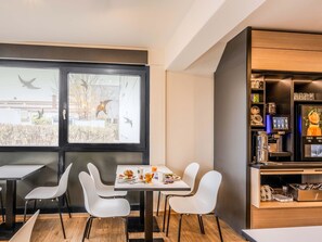 Dining - B&B HOTEL Ingolstadt-Lenting (Lenting)