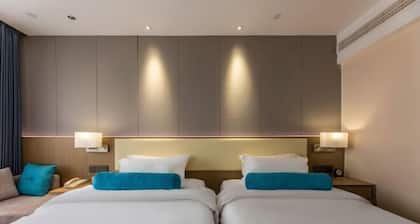 Huaqiao Hotel