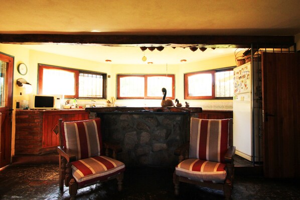 Standard Cabin, 1 Double Bed, Non Smoking | Living room | Flat-screen TV