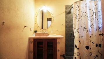 Cabane Standard, 1 lit double, non-fumeurs | Salle de bain | Douche, sĂšche-cheveux, serviettes fournies