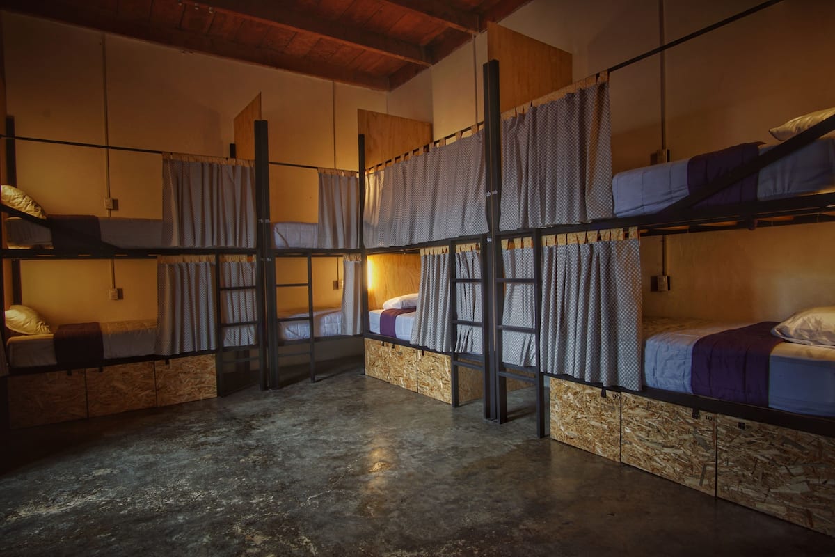 Dormitorio compartido exclusivo, solo para mujeres, para no fumadores | Ropa de cama