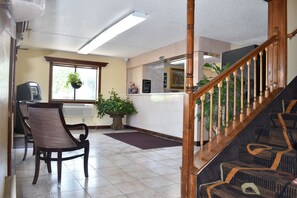 Lobby - Patuxent Inn (La Plata)