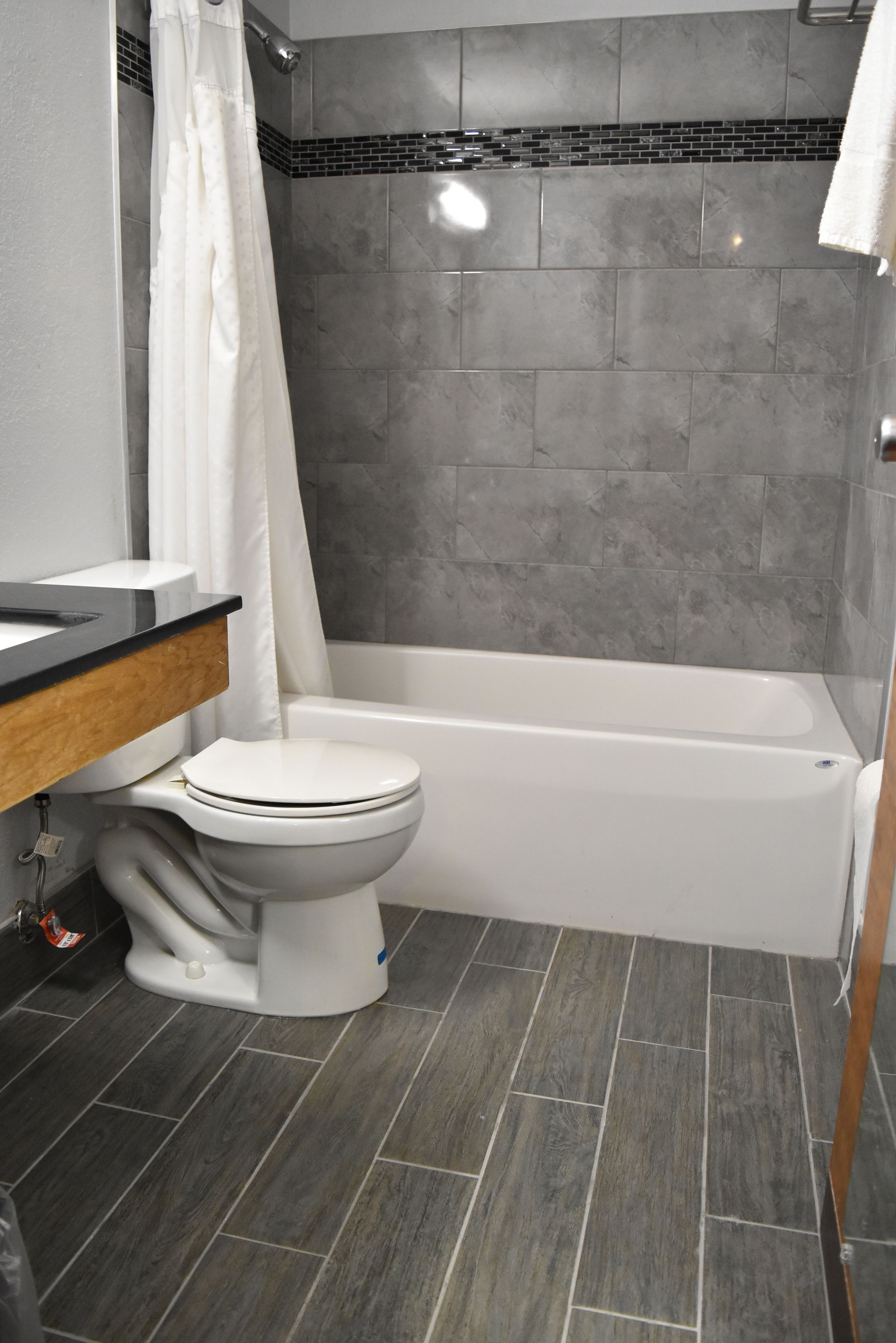 Ensemble douche/baignoire, serviettes fournies