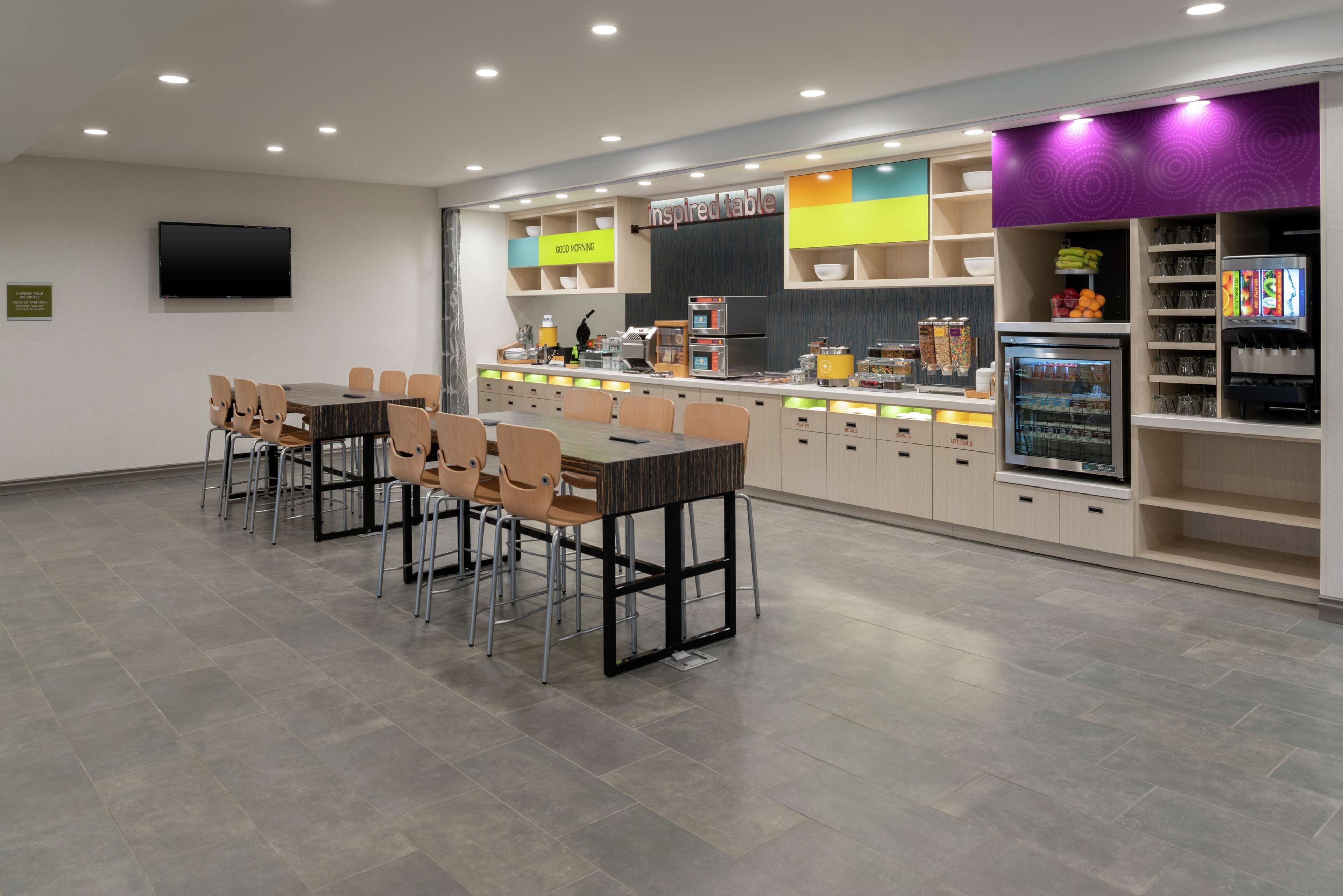 free daily full breakfast