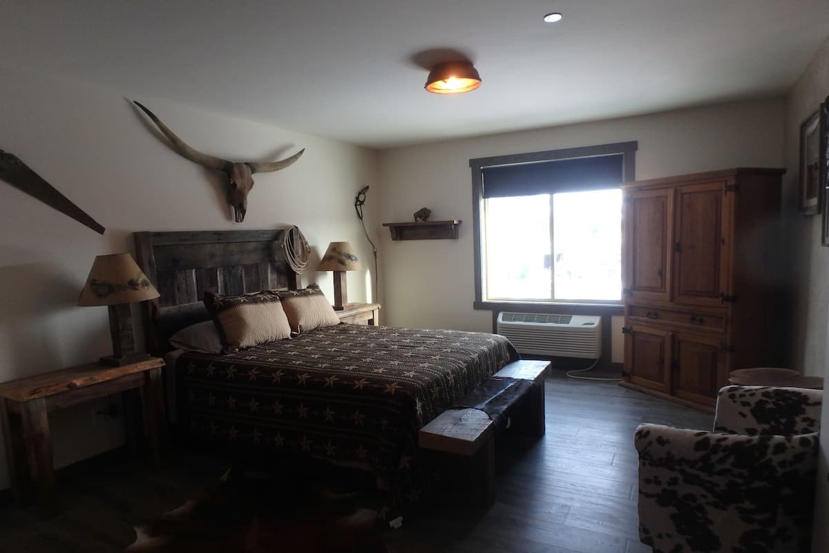 Blackout drapes, WiFi (free), bed sheets