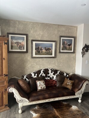 Western Room | Verdunkelungsvorhänge, kostenloses WLAN, Bettwäsche