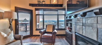 Sundial Lodge