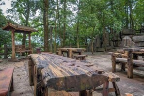 Outdoor dining - Chabofu Charenju Hotel (Wuyuan)