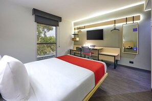 Habitación, 1 cama Queen size | Caja de seguridad en la habitación y escritorio 