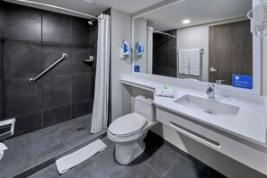 Shower, free toiletries, hair dryer, towels - City Express by Marriott Ciudad de México La Villa (Mexico City)