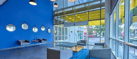 Lobby-Lounge