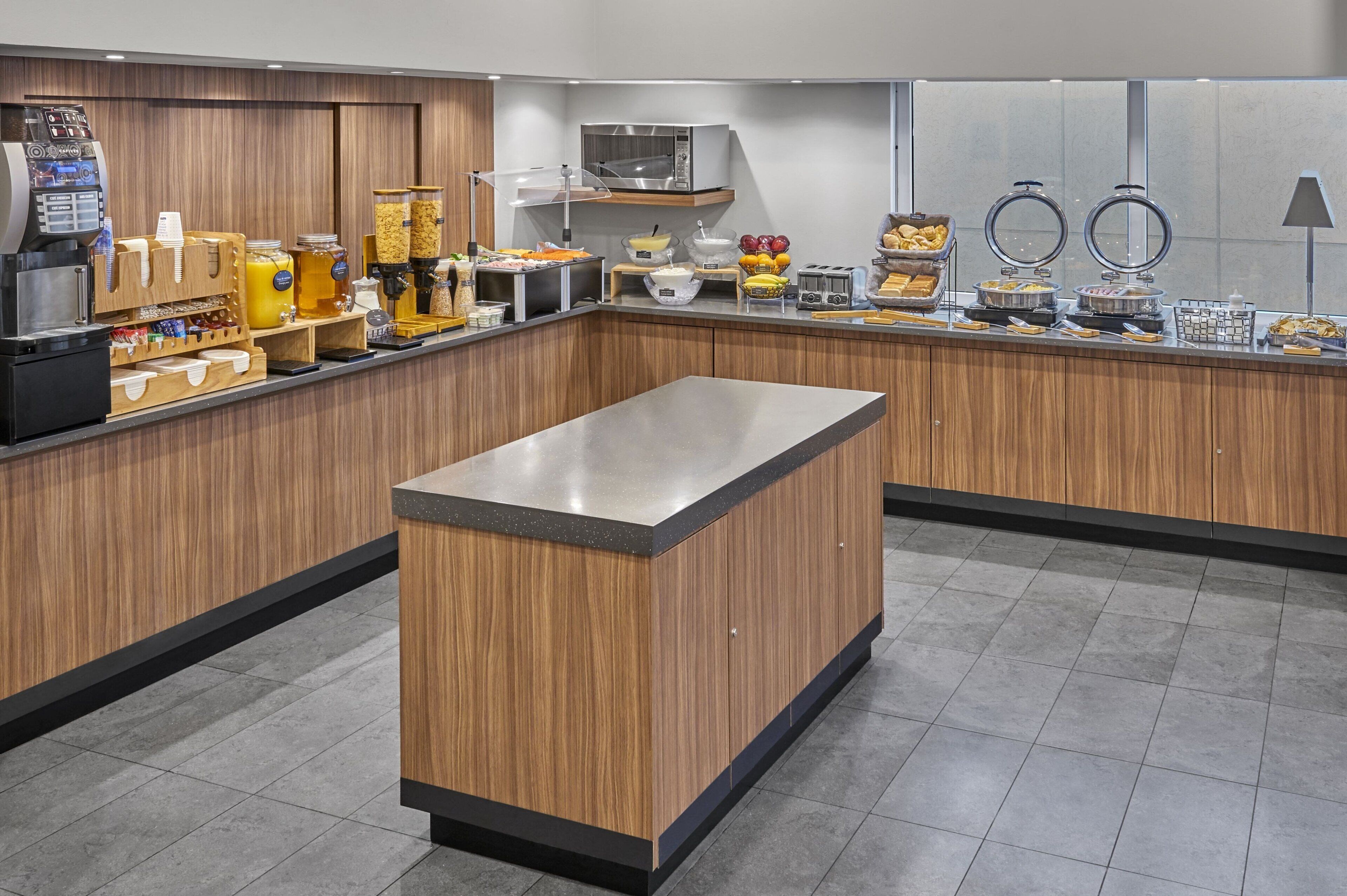 free daily full breakfast