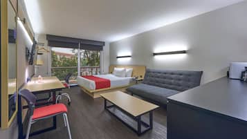 Habitación superior, 1 cama King size y sofá cama | Caja de seguridad en la habitación y escritorio