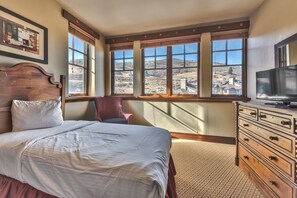 Signature Condo, 4 Bedrooms, Fireplace, Resort View | Individually decorated, individually furnished, blackout drapes - Miners Club by Canyons Village Rentals (Park City)