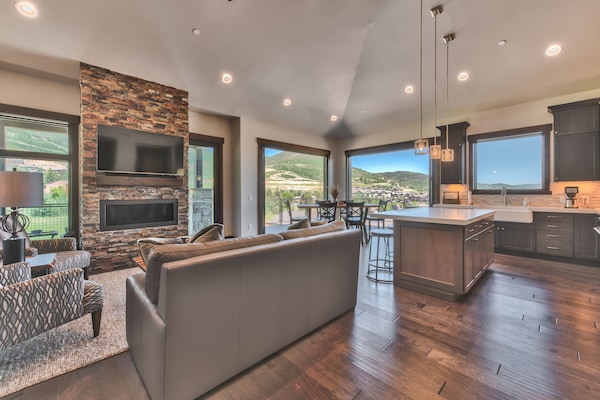 Luxury Condo, 2 Bedrooms, Balcony, Mountain View | Living area | 45-inch flat-screen TV with cable channels, TV, Netflix