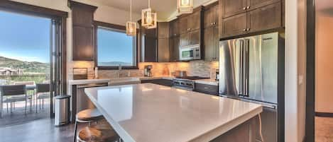 Luxury Condo, 2 Bedrooms, Balcony, Mountain View | Private kitchen | Full-size fridge, microwave, oven, stovetop