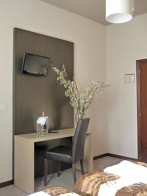 Unclassified image, 5 of 38, button - Hotel Eden (Vignola)