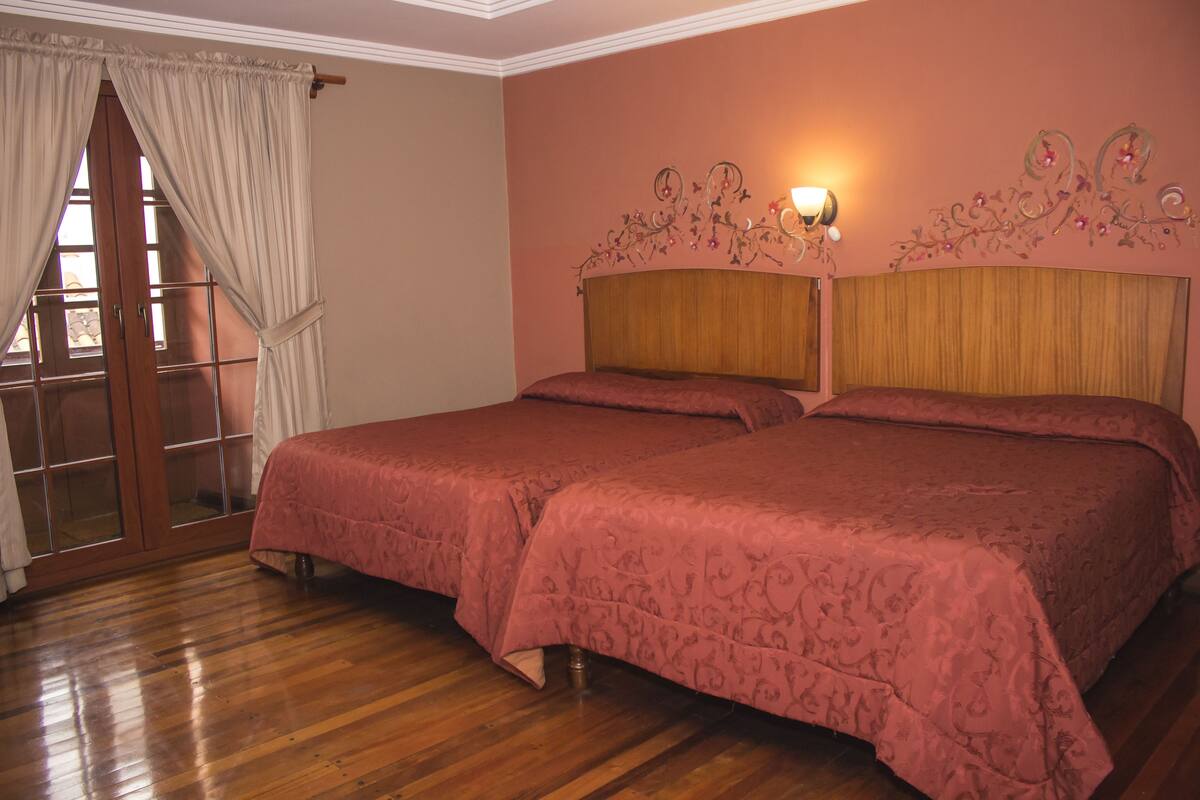 Egyptian cotton sheets, premium bedding, individually decorated, desk