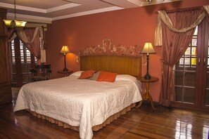 Egyptian cotton sheets, premium bedding, individually decorated, desk