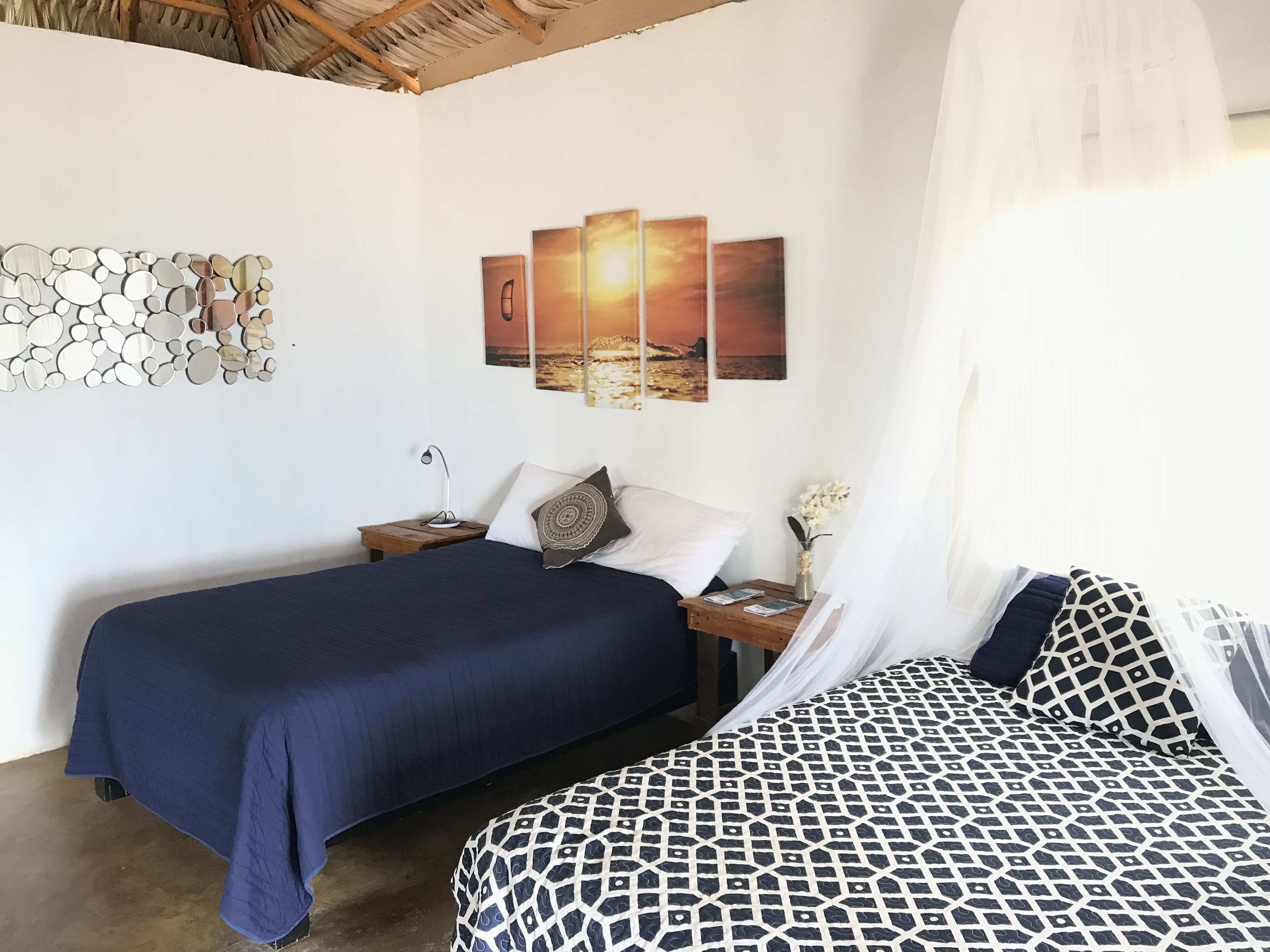 Bungalow panorámico, 2 camas matrimoniales, para no fumadores, vista al mar | 1 habitación, edredón, minibar y decoración personalizada 