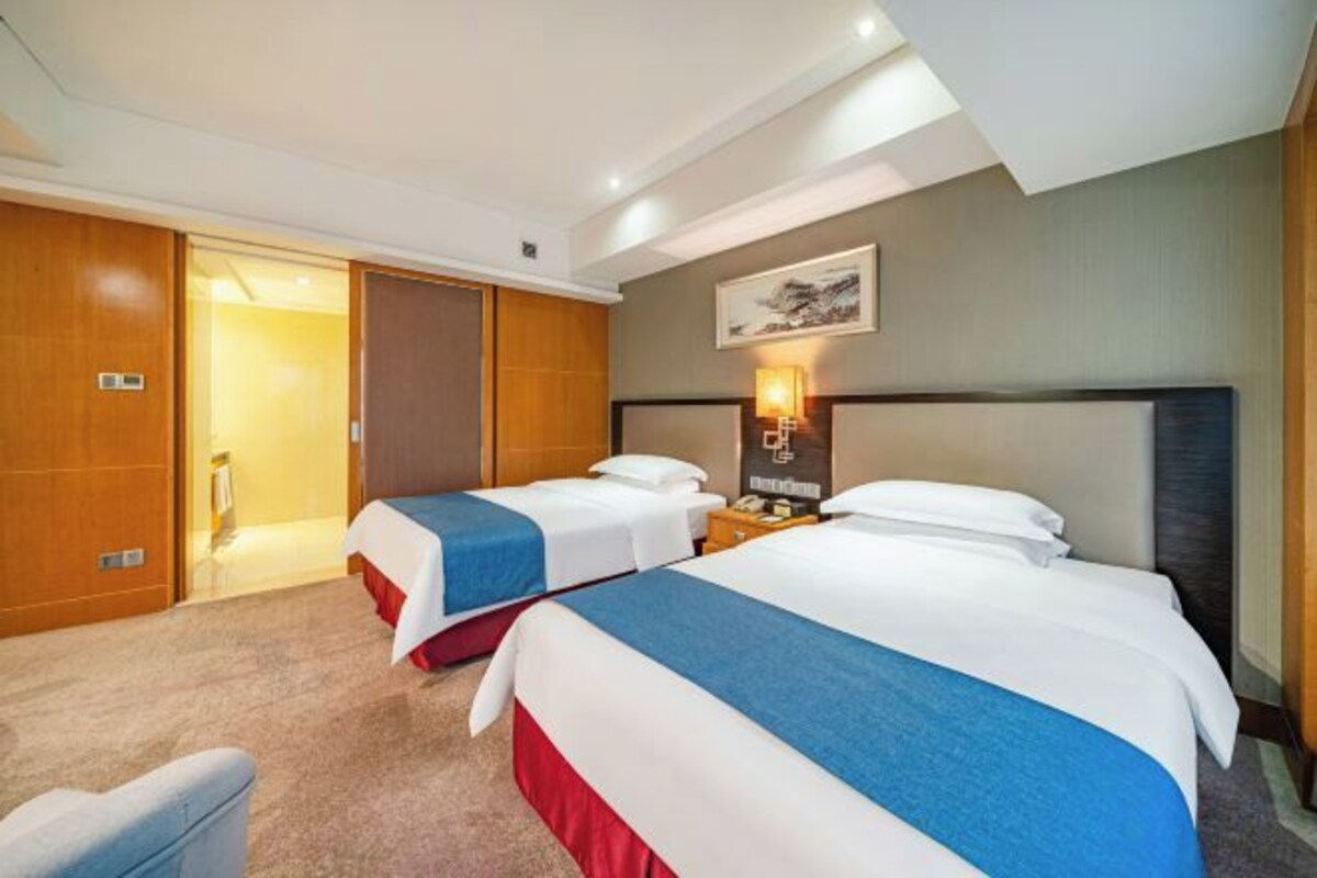 Superior Twin Room (Mini Fridge + Bathroom Wet-Dry Separation + Sleep Aid Mattress)