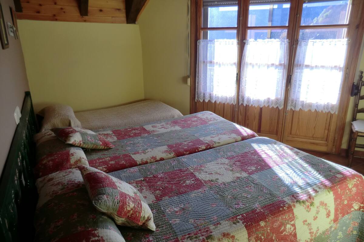 Habitación triple | Wifi gratis y ropa de cama