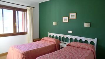 Twin Room | Free WiFi, bed sheets