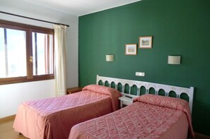 Habitación con 2 camas individuales | Wifi gratis y ropa de cama