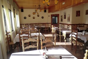 Desayuno de autoservicio incluido todos los días