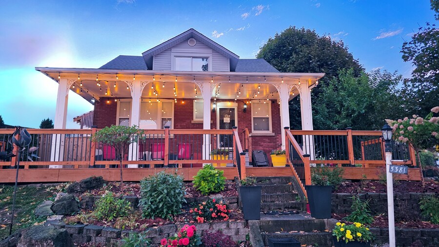 Serene Niagara Inn