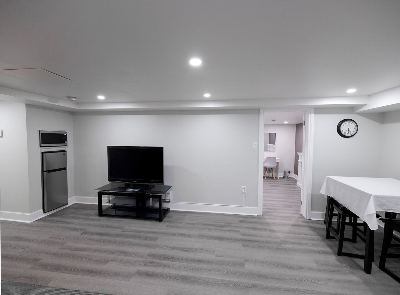 Chambre Deluxe | Aire de séjour | Téléviseur ACL de 32 po avec télévision par câble, téléviseur, Netflix