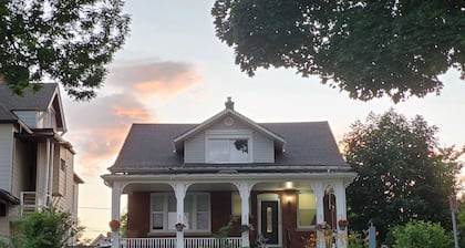 Serene Niagara Inn