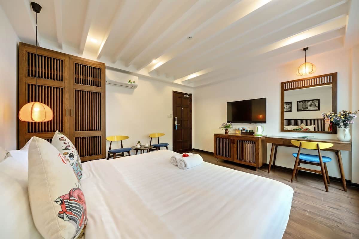 1 bedroom, hypo-allergenic bedding, minibar, in-room safe