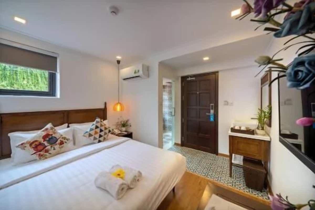 1 bedroom, hypo-allergenic bedding, minibar, in-room safe
