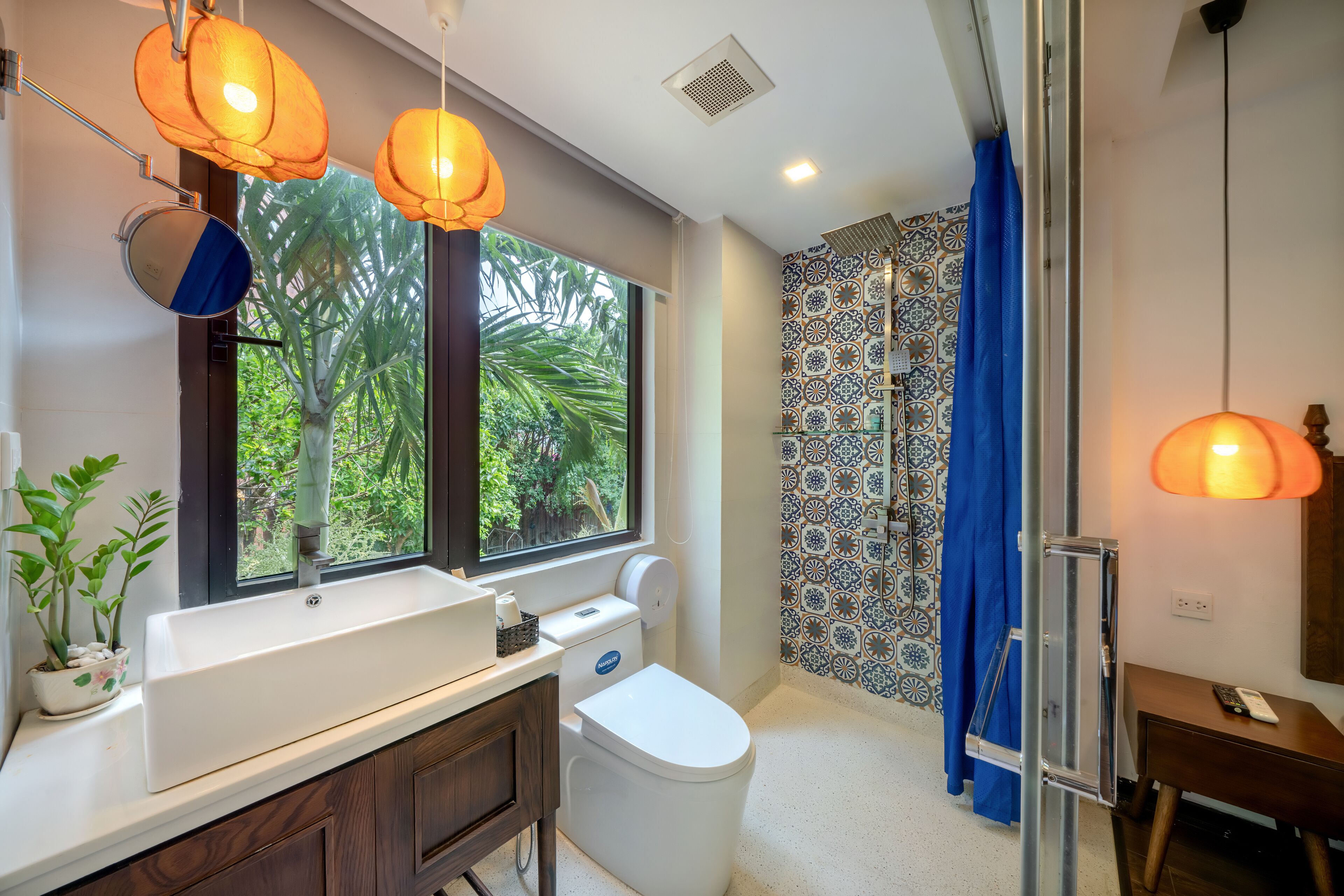 junior suite, 1 queen bed | bathroom | shower, rainfall showerhead, free toiletries, hair dryer