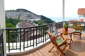 Villa (One) | Terrace/patio - Hilltop Villa One Penang By Plush (George Town)