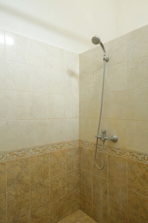 Habitación Deluxe doble, no fumadores | Baño | Ducha