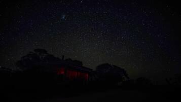 Luxury Studio Cottage | Terrace/patio