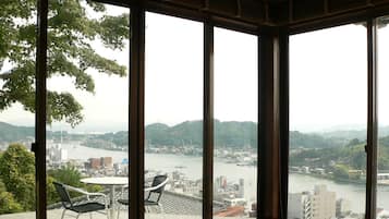 Nhà (Private Vacation Home) | 1 phòng ngủ, bàn, bộ trải giường