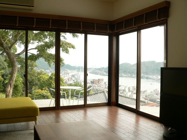 Private Vacation Home | Living area