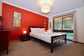 4 bedrooms, iron/ironing board, free WiFi, bed sheets