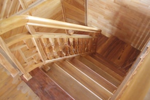 Kamar Keluarga, kamar mandi umum | Tangga