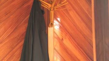 مكتب وتجهيزات عازلة للصوت وواي فاي مجانًا